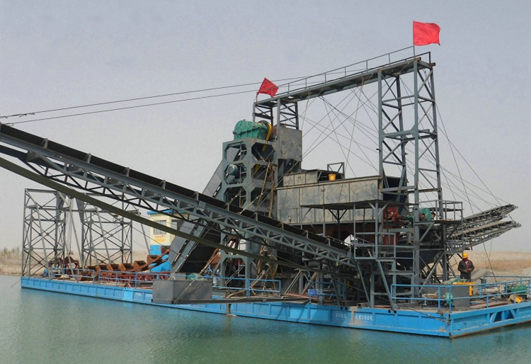 挖斗淘金船-链斗选金船