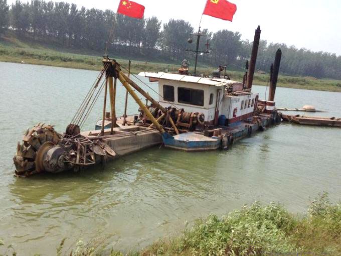 绞吸式挖泥船