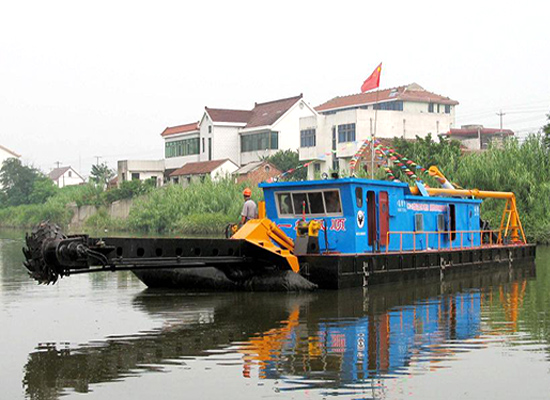 绞吸式抽沙船